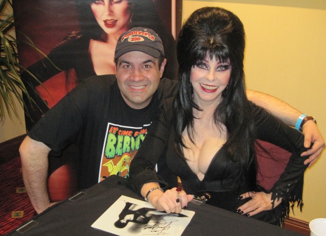 Elvira Dave Fuentes at Horrorhound Weekend