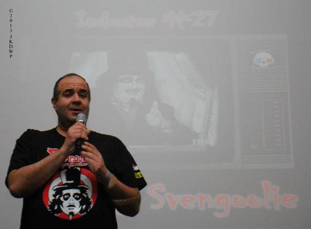 559626_242377892573006_717701544_n