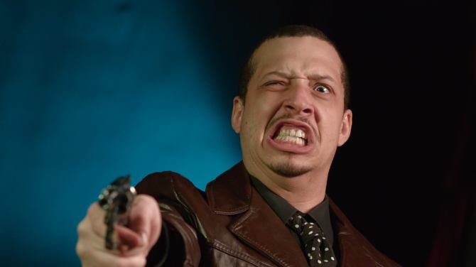 Aaron Andrade as Detective Vargas