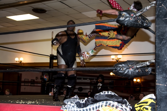 Yabo repelled by Da Bomb (photo Jim Roche)