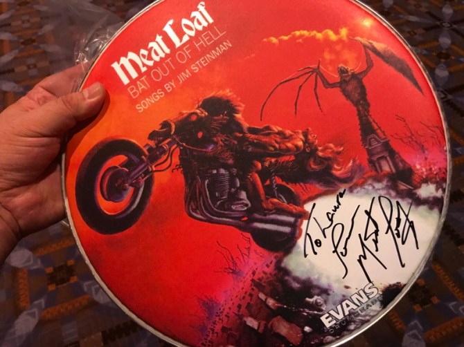 Singer, Meatloaf, signing at 2021 Flashback Weekend horror movie convention