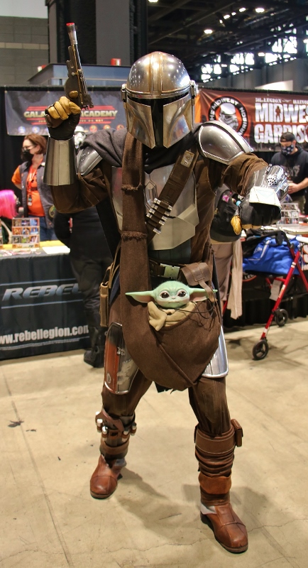 Mandalorian and Grogu  cosplayer at the Chicago Comic & Entertainment Expo