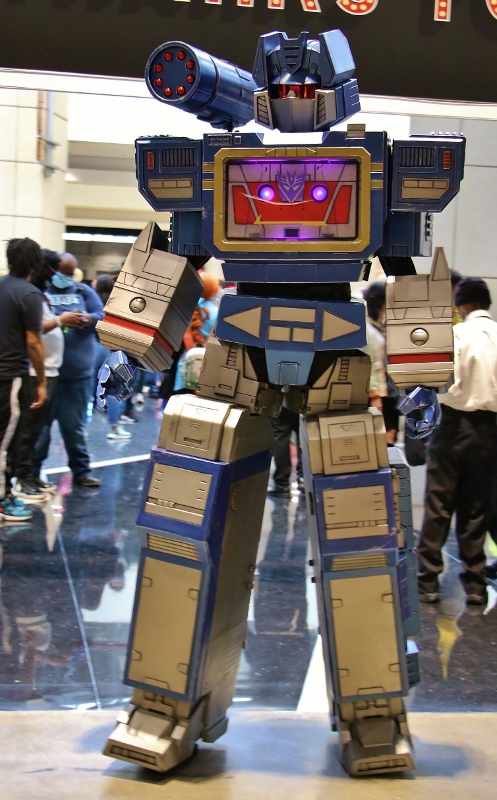 Cosplayer at the 2021 Chicago Comic & Entertainment Expo C2E2